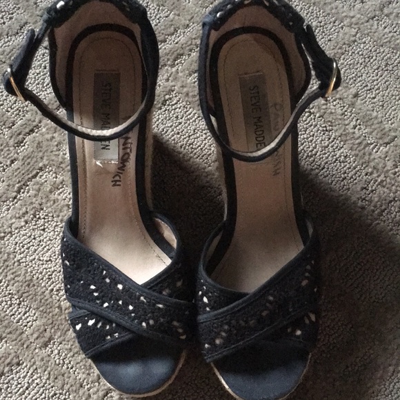 Steve Madden Black Lace Wedges, Size 8 1/2. - Picture 2 of 5